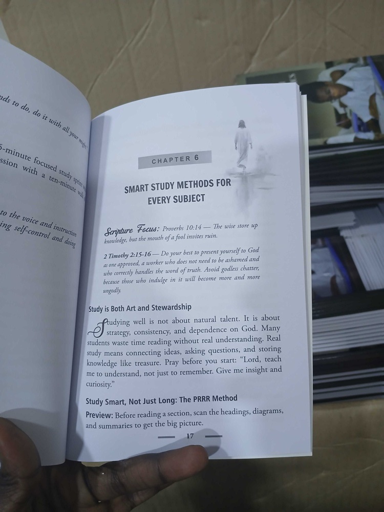 Une page intérieure d’un chapitre de Walking with God in Academics